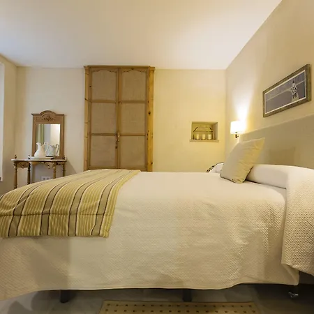 מלון Casa De Cuatro Torres 2*