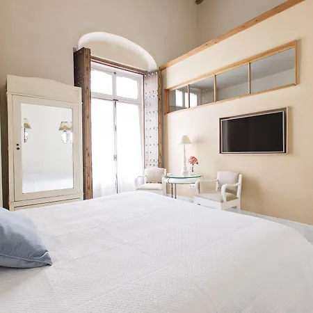 Casa De Cuatro Torres 2*