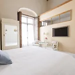 Casa De Cuatro Torres 2*